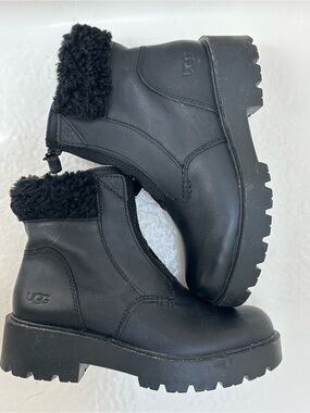 UGG Women’s Czeriesa Black Leather Faux Fur Lined Boots